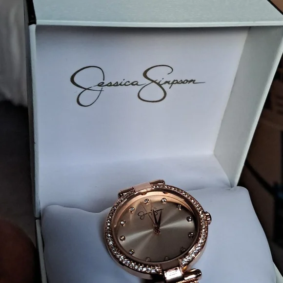 Rose gold watch - Picture 7 of 8